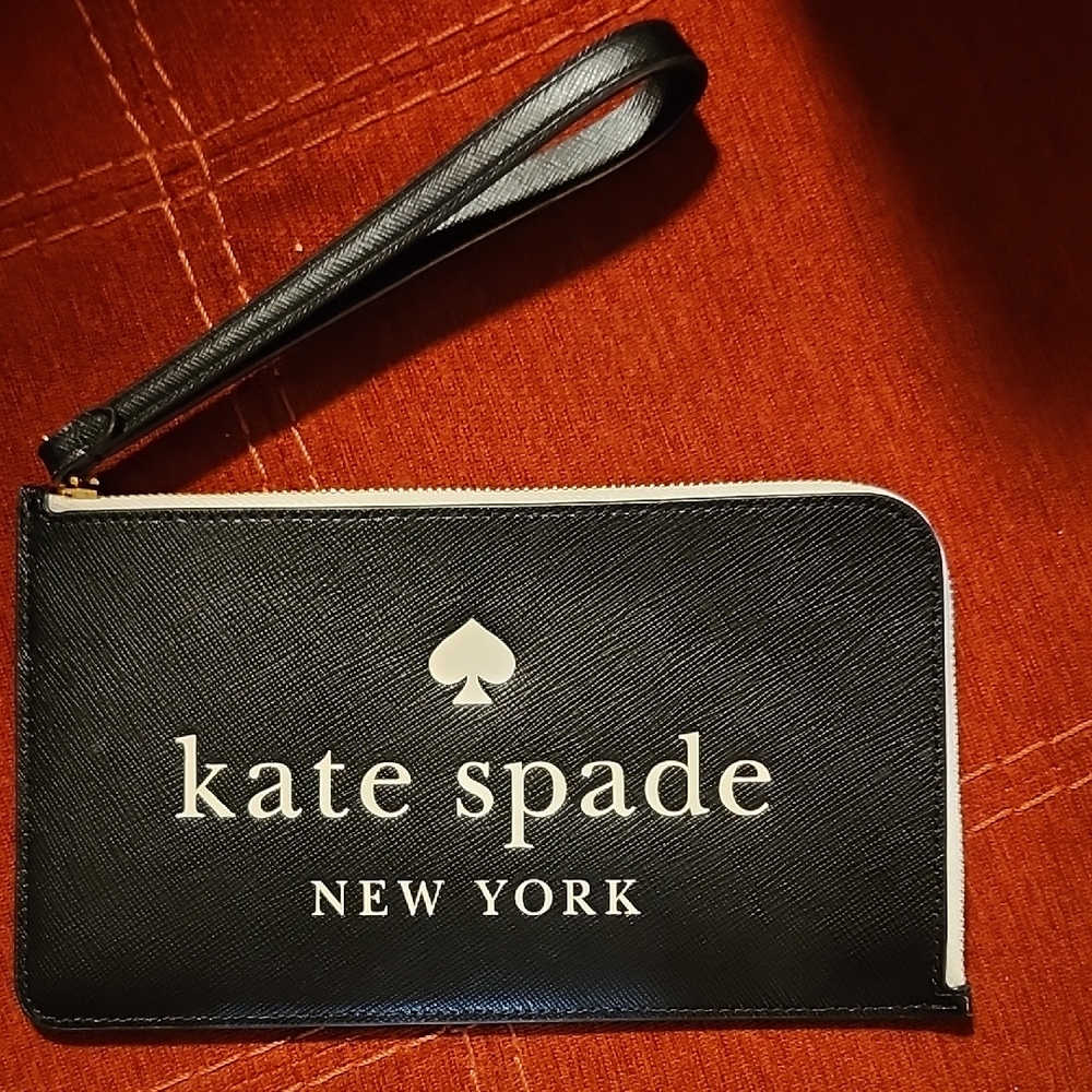 NWT Kate Spade Black and White Zip Wristlet Wallet